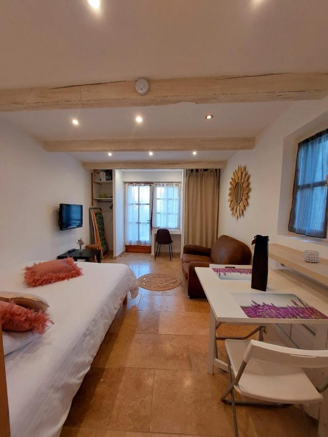 Logement D'Exception Pres Du Colorado Provencal Dans Une Residence Au Calme Avec Piscine Offrant Une Vue Imprenable Sur Le Luberon Depuis Sa Terrasse Viens 外观 照片